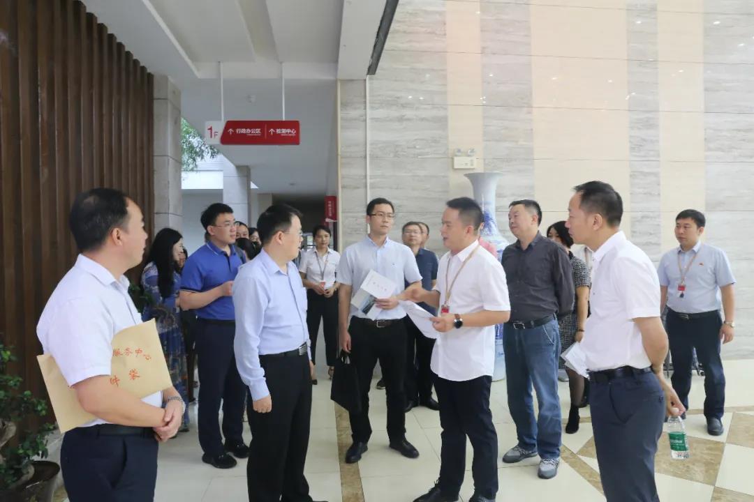 国家发改委副司长邱天朝莅临平博在线_平博(中国)调研指导工作