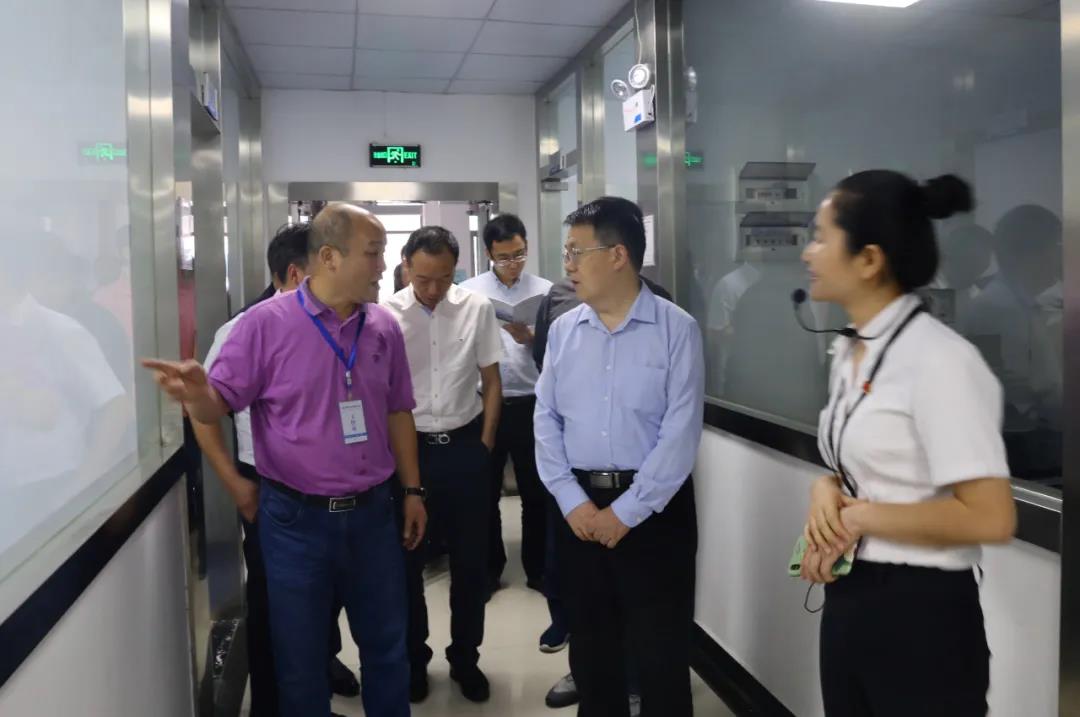 国家发改委副司长邱天朝莅临平博在线_平博(中国)调研指导工作