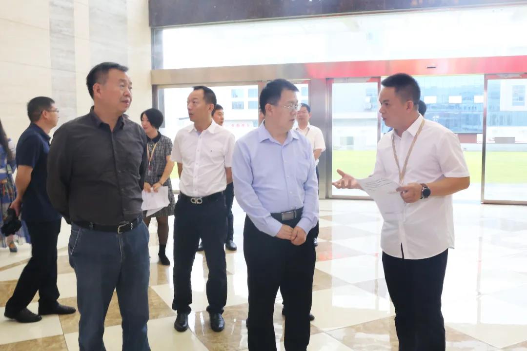 国家发改委副司长邱天朝莅临平博在线_平博(中国)调研指导工作