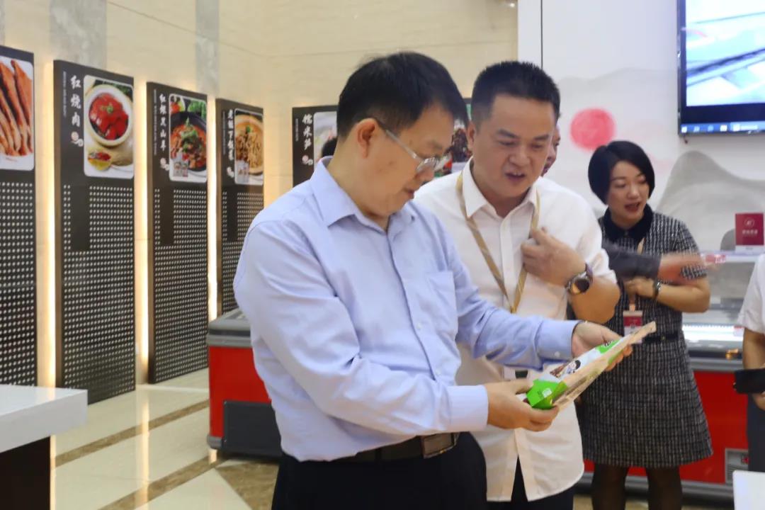 国家发改委副司长邱天朝莅临平博在线_平博(中国)调研指导工作