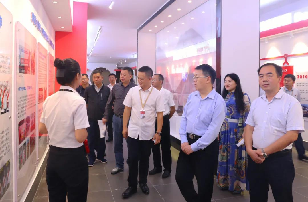 国家发改委副司长邱天朝莅临平博在线_平博(中国)调研指导工作